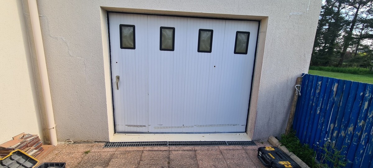 Porte de garage enroulable à Guidel 