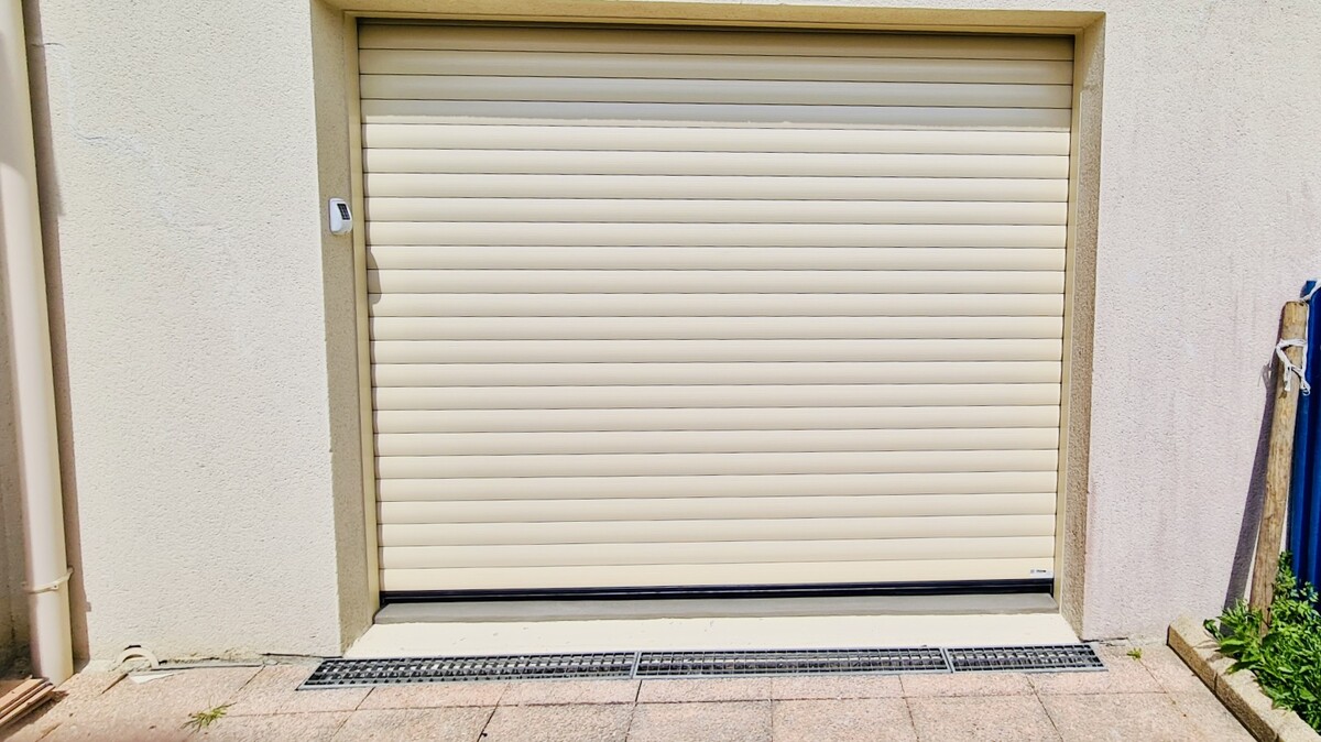 Porte de garage enroulable à Guidel 