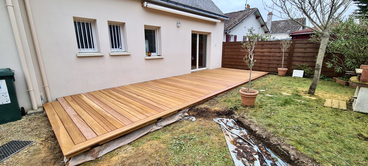 Terrasse en bois exotique à Le Pouliguen