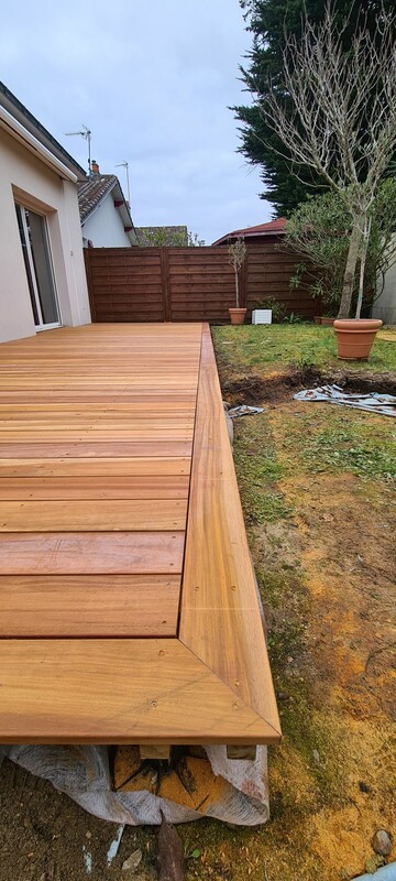 Terrasse en bois exotique à Le Pouliguen